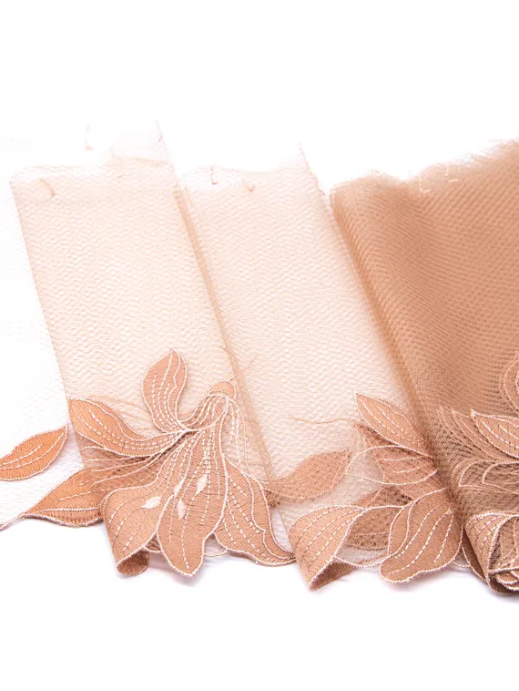 05-133 ОПТ Вышивка на неэл. сетке 18 см, телесный/бежевый (левая)