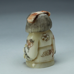 Нэцкэ Девочка "Карако" с иероглифом счастье