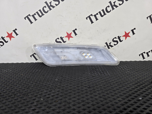 Плафон внутреннего освещения правый 2023г.