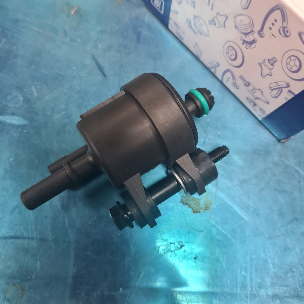 клапан вентиляции топливного бака Кобальт/Джентра (адсорбер)