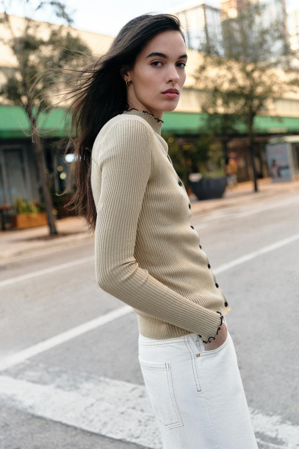 ZARA ВЯЗАНЫЙ ЖАКЕТ В РУБЧИК С КОНТРАСТНОЙ ОТДЕЛКОЙ, КАМЕННО-СЕРЫЙ