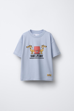 ZARA ФУТБОЛКА С ПРИНТОМ «СОБАКА», ВЫЦВЕТШИЙ СИНИЙ