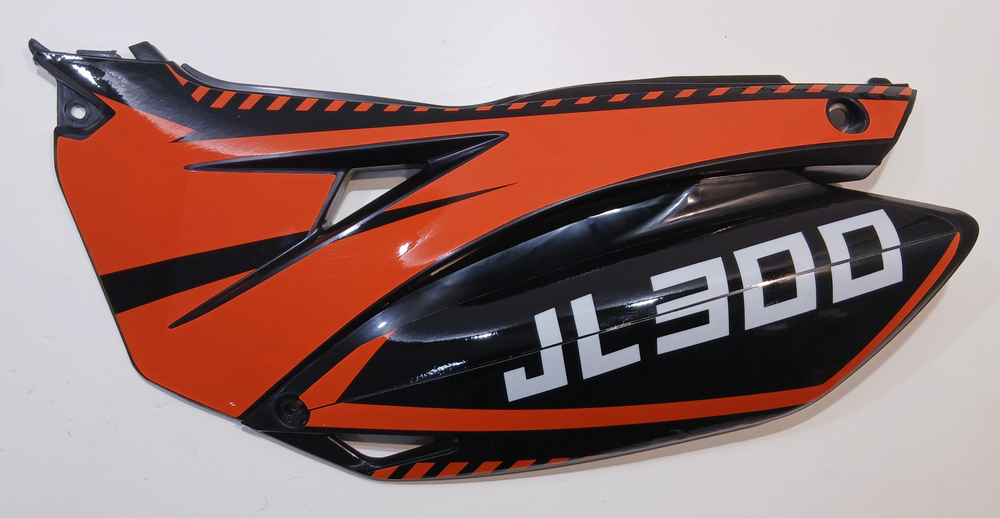 Пластик боковой центральный левый Мотоцикл Kugoo JL300