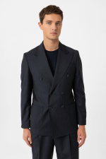 Синий классический костюм двубортный в тонкую полоску