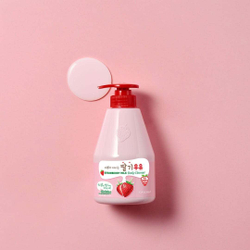 Welcos Kwailnara Strawberry Milk Body Cleanser гель для душа клубничный
