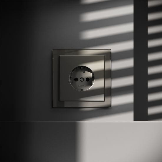 Розетка встраиваемая VOLTUM S70 с заземлением и защитными шторками, 16А, (шелк)