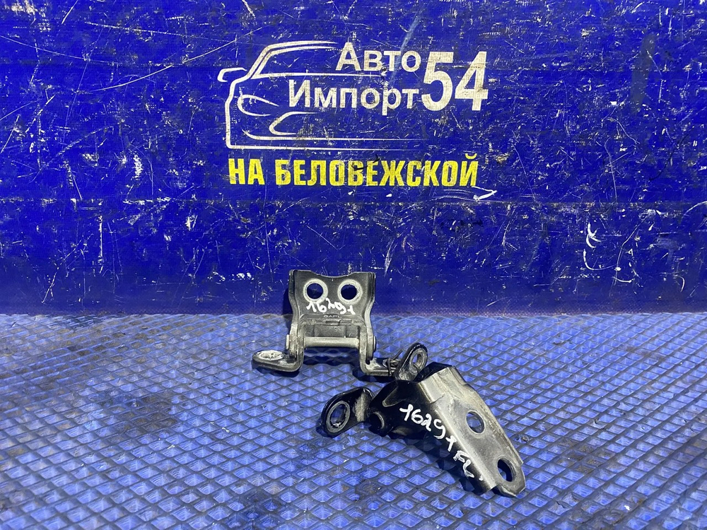 Петля двери передней левой Honda VEZEL 2013-2018