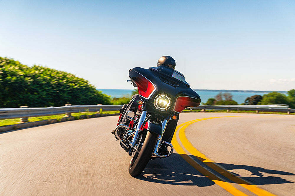 CVO STREET GLIDE 2021 Sunset Orange Fade & Sunset Black