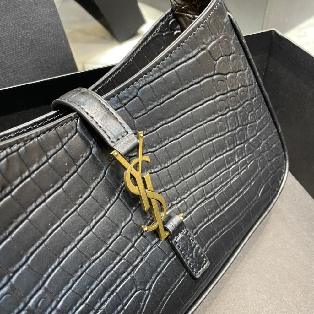 Saint Laurent Le 5 à 7 Hobo Bag