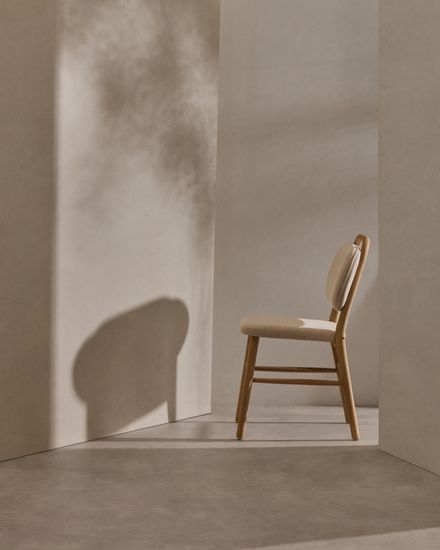 Helda Стул из бежевой синели и массива дуба La Forma Испания 