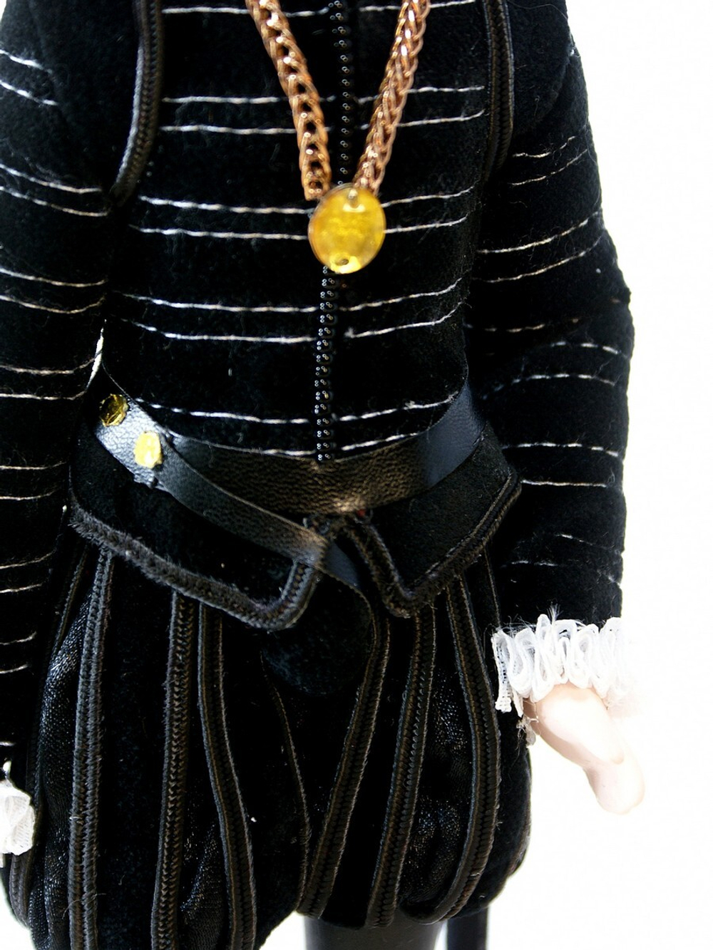 Кукла коллекционная в мужском придворном Испанском костюме