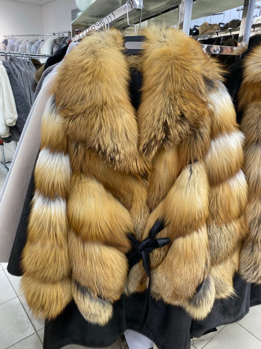 Шуба из лисы на поясе «летучая мышь»