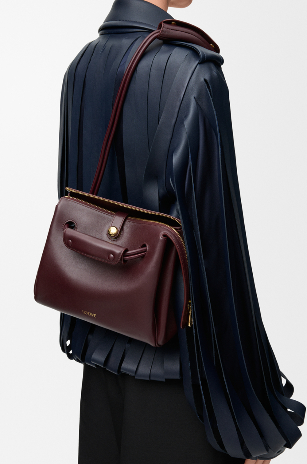Loewe Маленькая сумка Madrid из мягкой телячьей кожи, бургунди