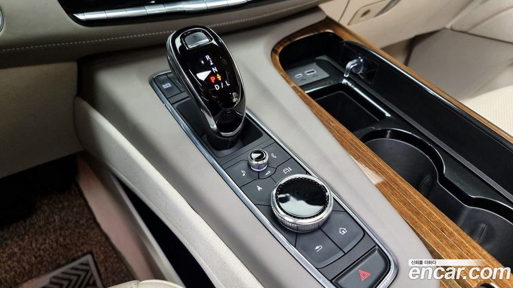 Cadillac Escalade 5 Generation 6.2 (12.2021)