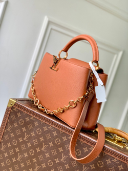 Louis Vuitton Capucines MM
