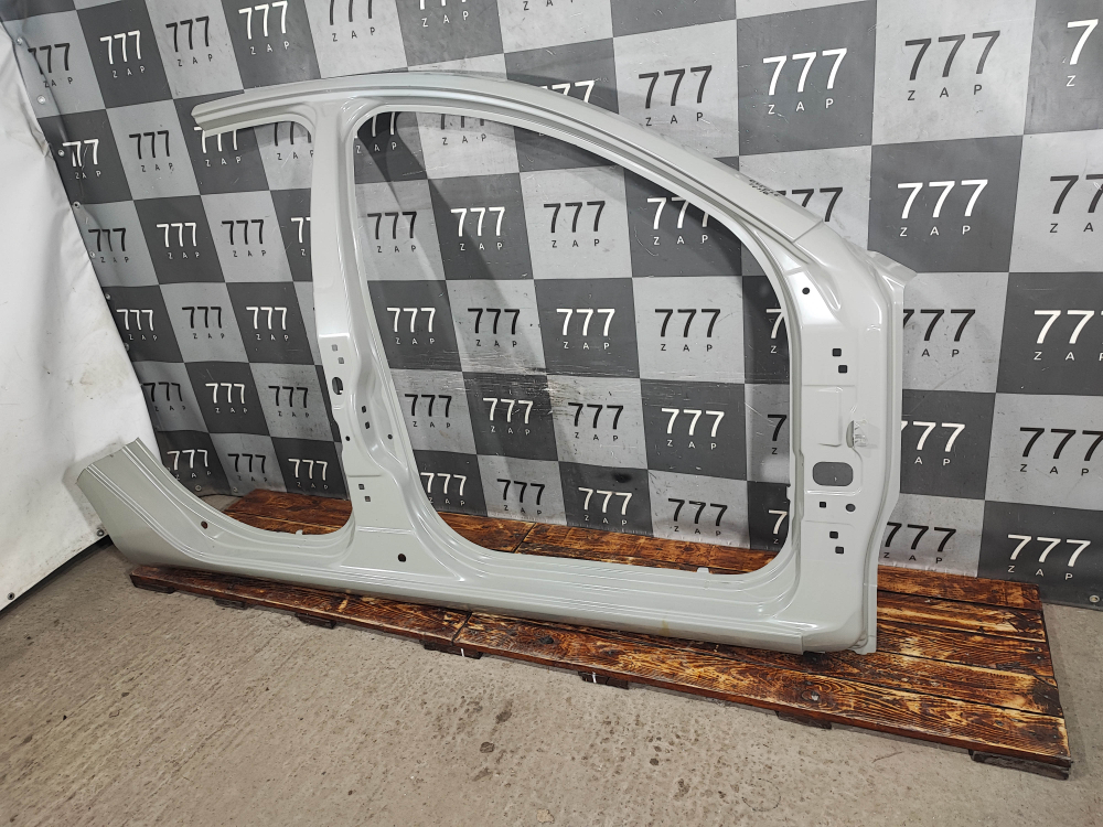 Боковина правая LADA Vesta 15-нв Новая Оригинал 8450039442