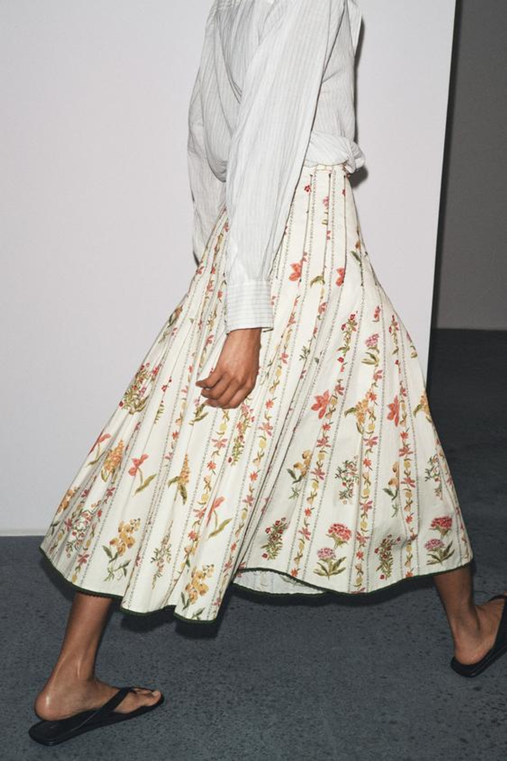 ZARA ЮБКА В СКЛАДКУ С ЦВЕТОЧНЫМ ПРИНТОМ — ZW COLLECTION, РАЗНОЦВЕТНЫЙ