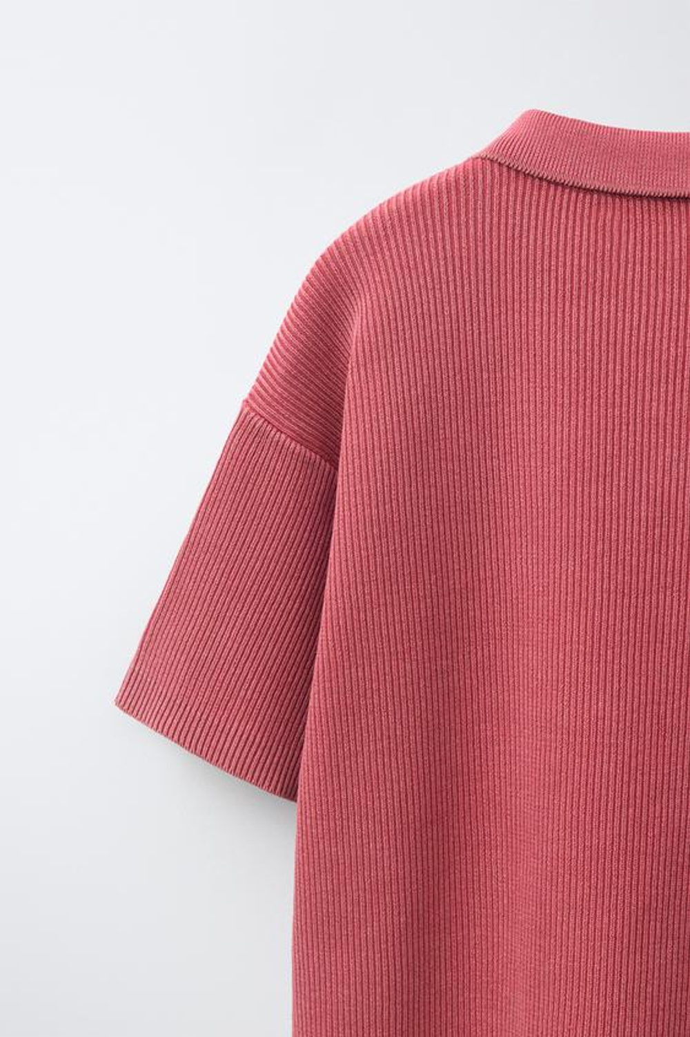 ZARA ПОЛО В РУБЧИК С ЭФФЕКТОМ ВАРКИ, КЛУБНИЧНЫЙ