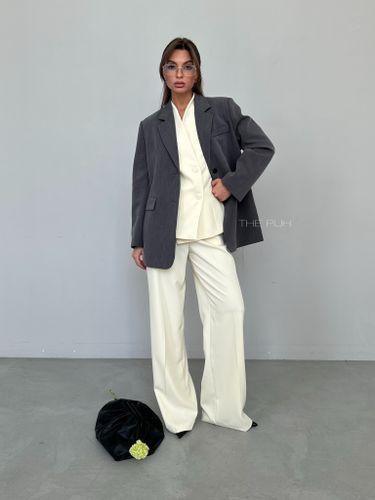 Серый объемный классический жакет