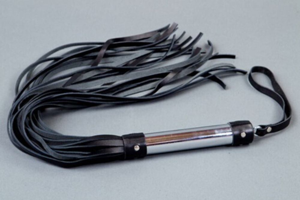 Плеть с металлической ручкой (Цвет: черный с серебряным)