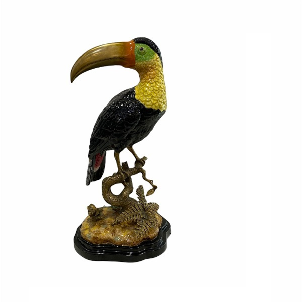 Тукан на ветке