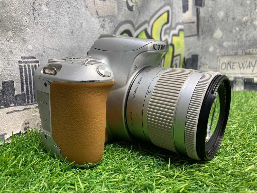 Canon EOS 200D kit 18-55mm IS STM 83.000 кадров
