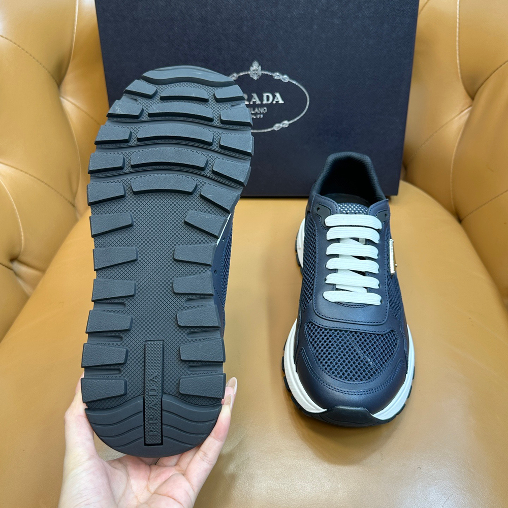 Классические сетчатые кроссовки