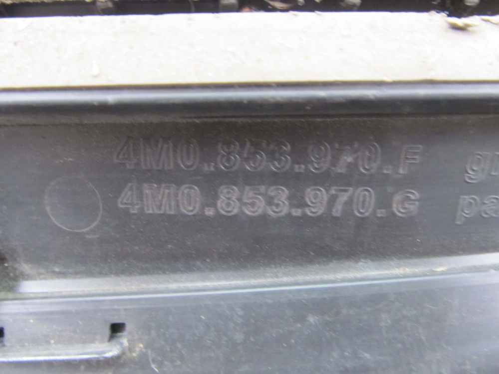 Накладка задней правой двери Audi Q7 (4M)  Б/У Оригинал 4m0853970