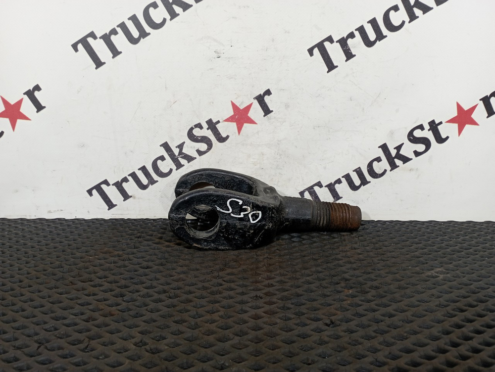 Крюк буксировочный