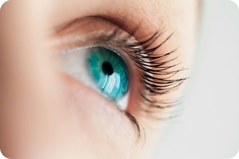 Сон в цветных линзах: что нужно знать?