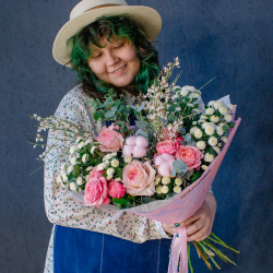 150. Нежный букет с пионовидной розой и хлопком