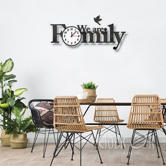 Настенные часы We are family