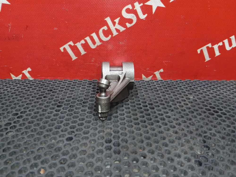 Коромысло впускного клапана 2024г.