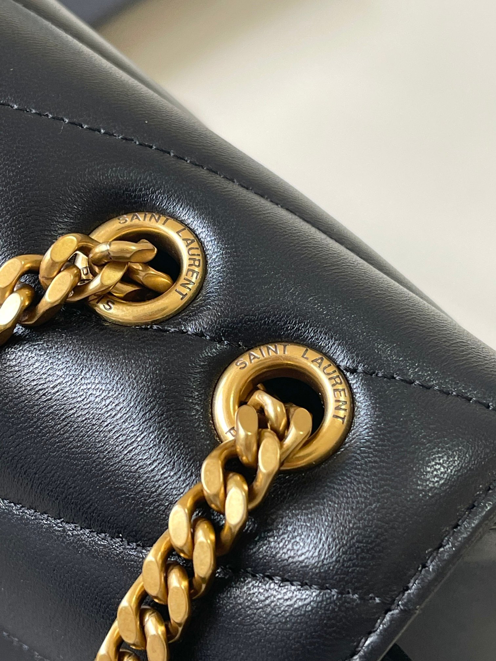 Saint Laurent Loulou Medium 29 cm