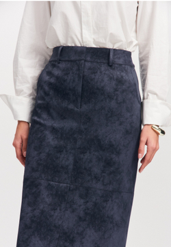 Фактурная юбка миди из экокожи