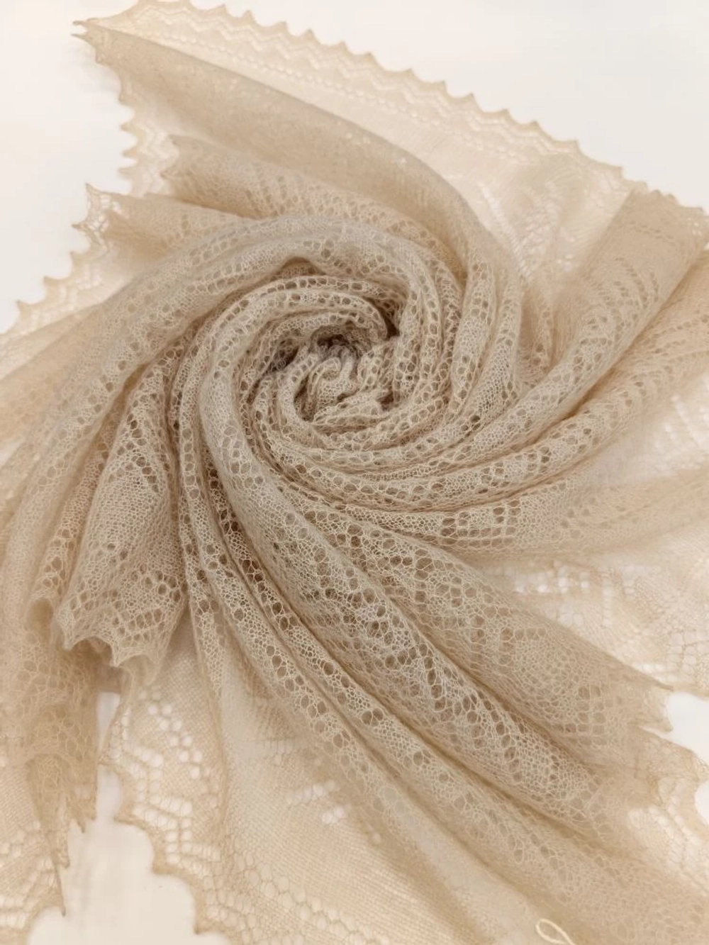 Оренбургский пуховый платок-паутинка А120-31 светло-бежевый