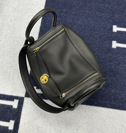 Сумка Hermes Lindy Noir Gold Hardware