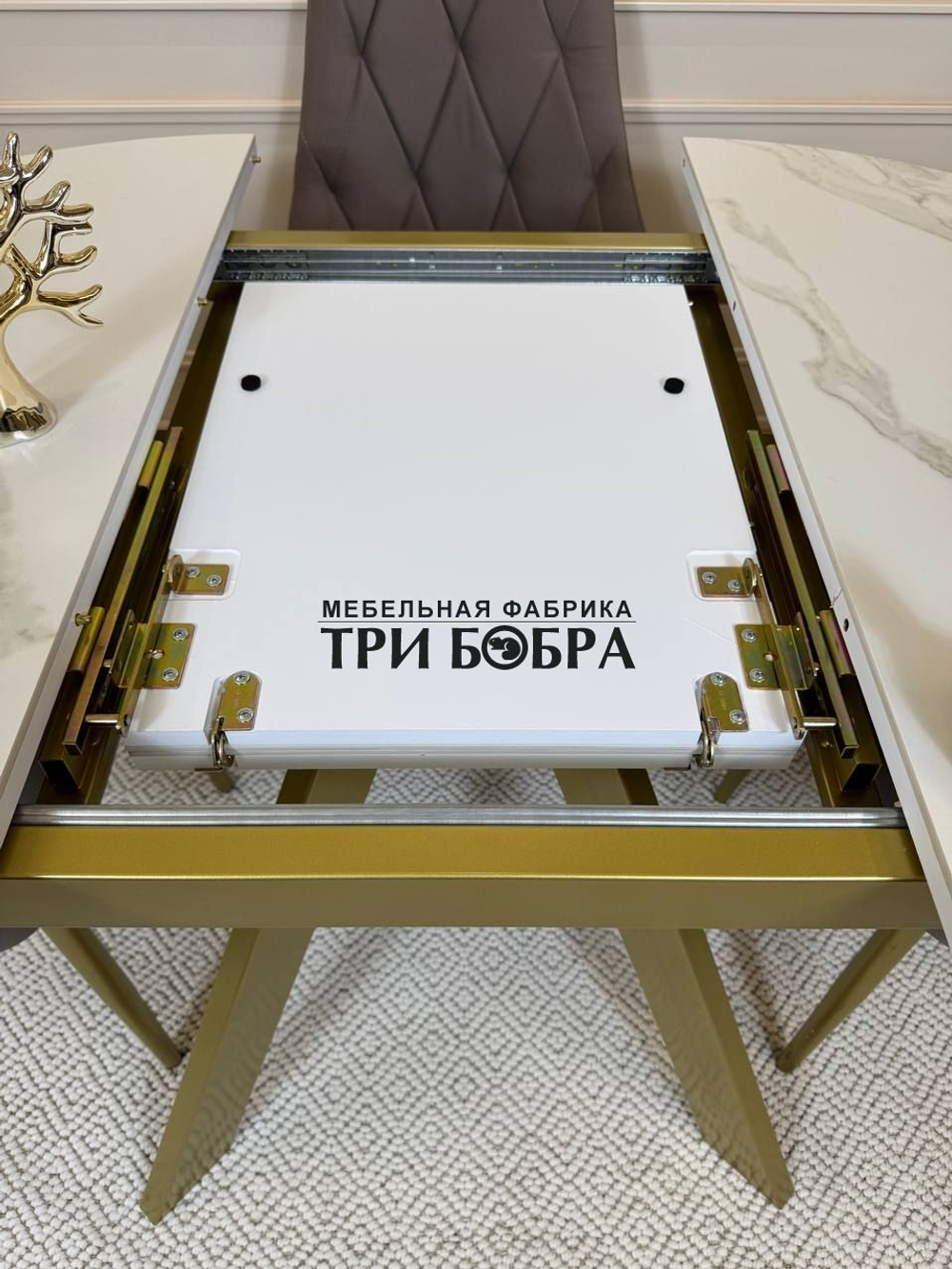 Круглый раздвижной стол "Бонжур", керамогранит, белый мрамор и стулья "Лондон"