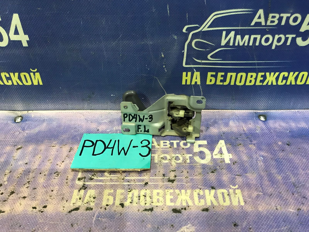 Ручка двери передней левой салонная MITSUBISHI DELICA 1994-1997