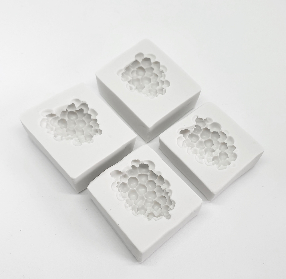 Молд силиконовый - вайнер Ежевика 2 ягоды