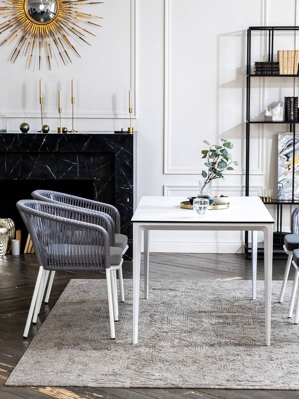 "Малага" обеденная группа на 4 персоны со стульями "Марсель", каркас белый, роуп светло-серый