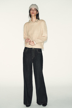 ZARA СВИТЕР С УЗОРОМ «КОСЫ» И СТРАЗАМИ НА ВОРОТНИКЕ, СВЕТЛО-БЕЖЕВЫЙ