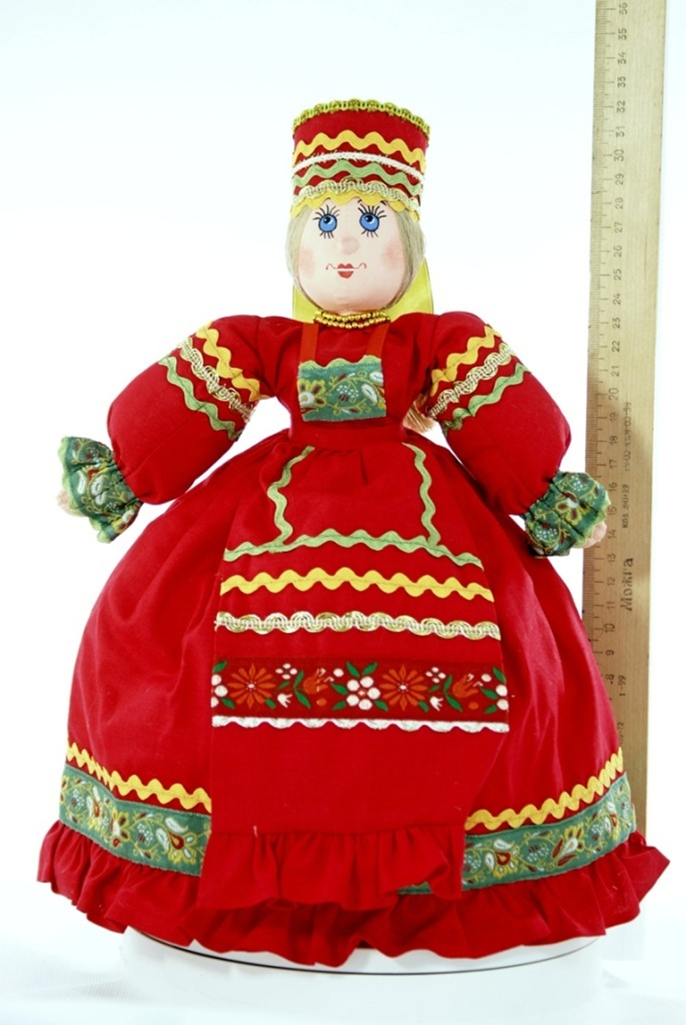 Русский костюм. Кукла на чайник. Текстиль.