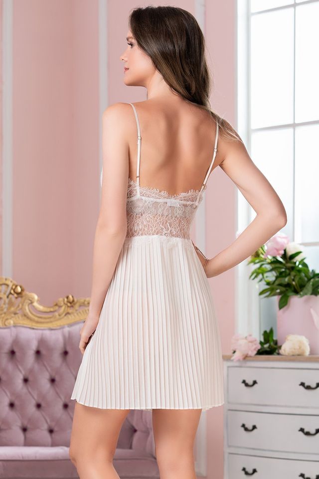 Сорочка с прозрачной кружевной вставкой