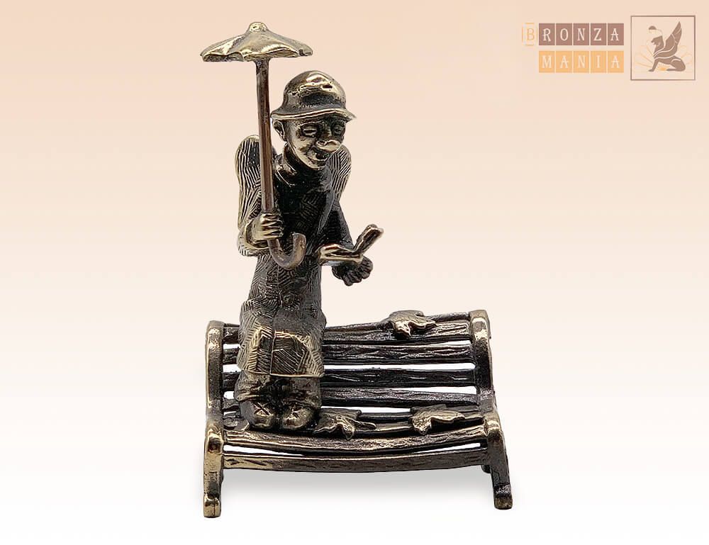 фигурка Петербургский ангел на спинке скамейки