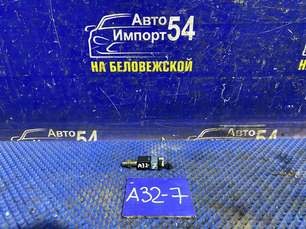 Датчик педали тормоза NISSAN CEFIRO 1995