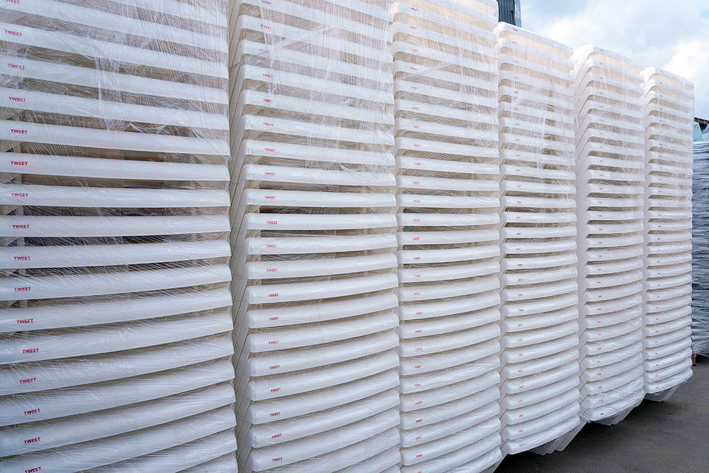 Шезлонг Tweet пластиковый белый