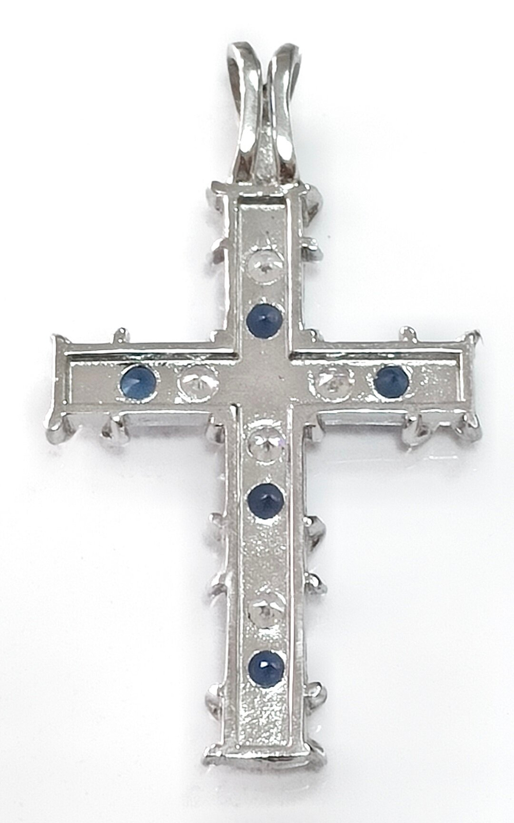 Ювелирный крест из серебра 925 пробы "Эстерелла"