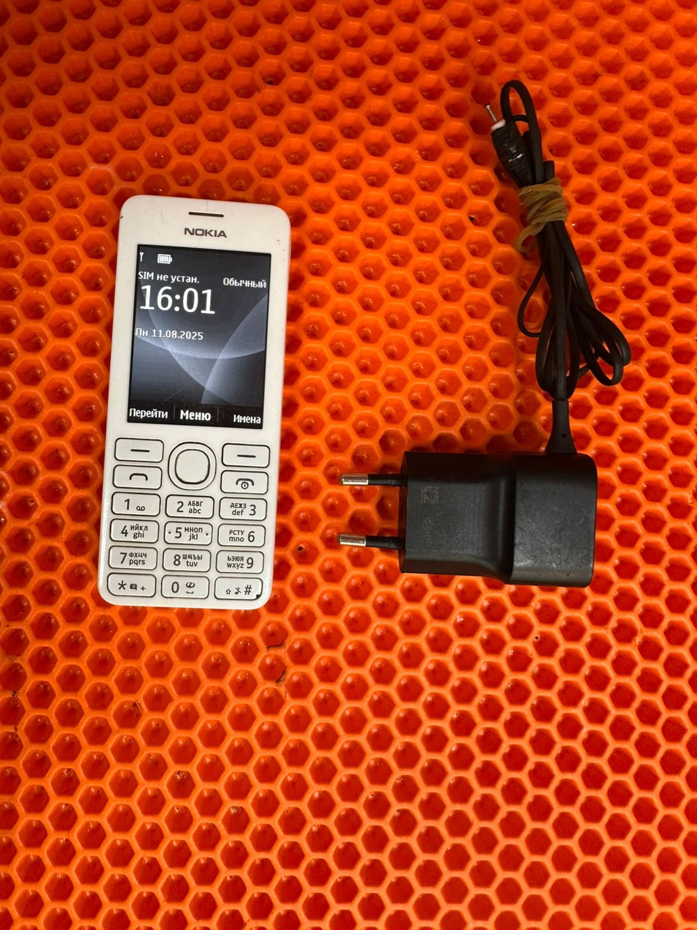 Кнопочный телефон Nokia 206.1 белый