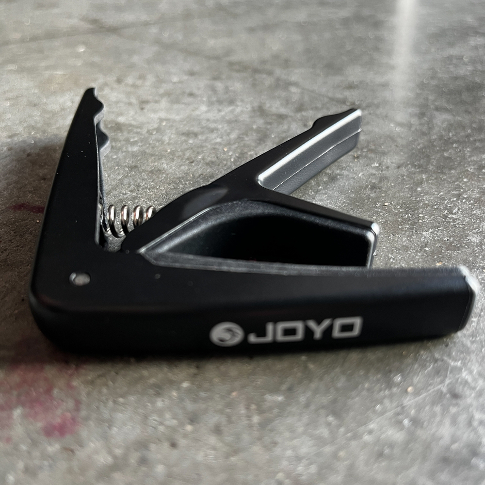 Каподастр черный Joyo